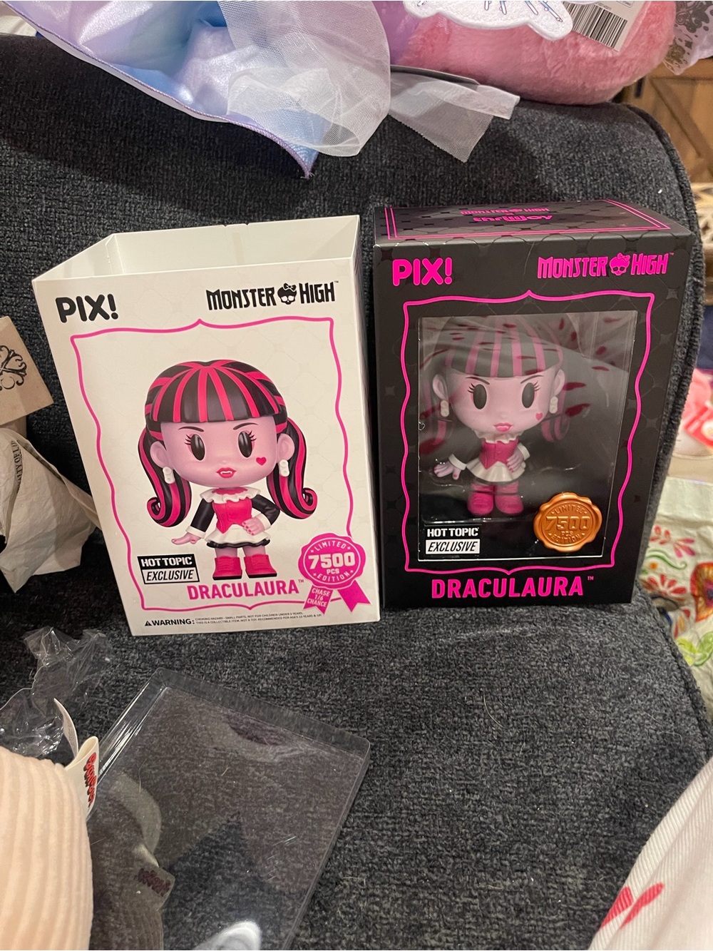 monster high Draculara PIX! Vinyl Figure - Pink & Black